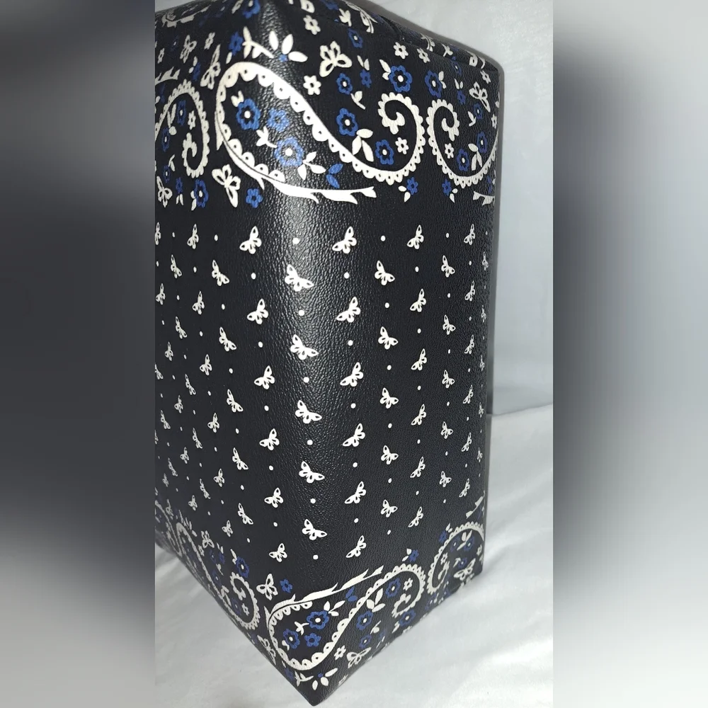 NWT🤍🖤💙🎀🎀 Coach Butterfly Bandana City Zip Tote